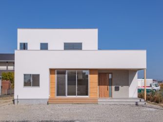 外観にこだわった四角い白い家　三重県鈴鹿市 アイキャッチ画像